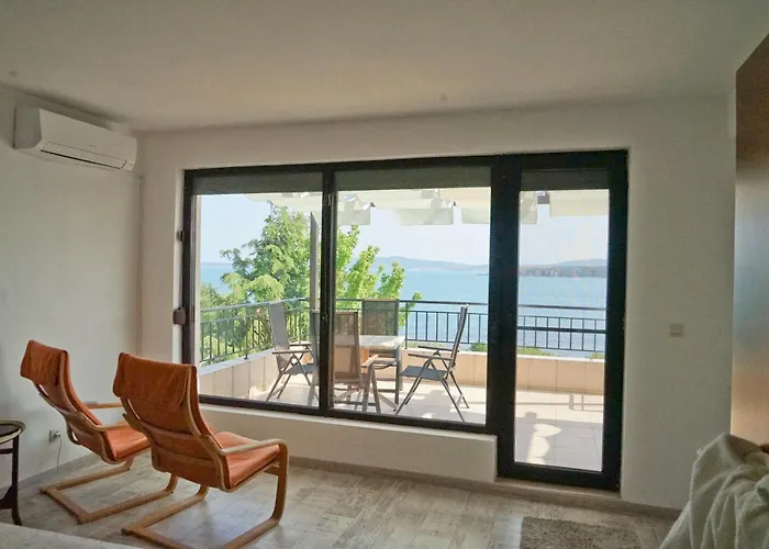 Six Bedroom Luxury With Private Pool In Quiet Residential Area Near Beaches Βίλα Σωζόπολη