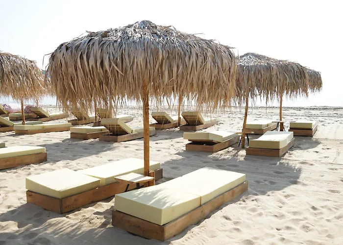 Six Bedroom Luxury With Private Pool In Quiet Residential Area Near Beaches Σωζόπολη