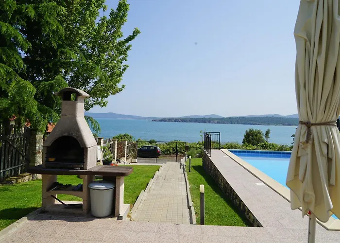 Six Bedroom Luxury With Private Pool In Quiet Residential Area Near Beaches * Σωζόπολη