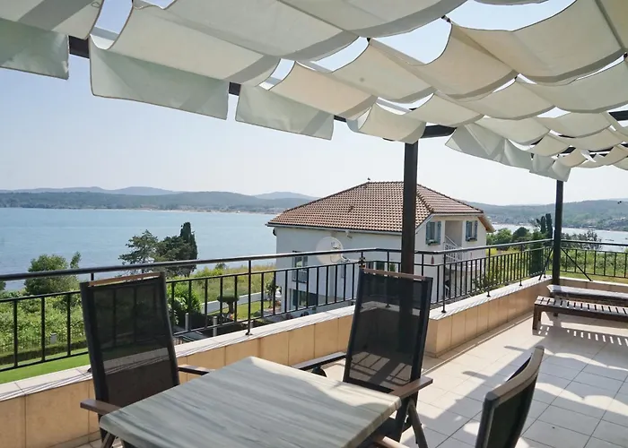 Six Bedroom Luxury With Private Pool In Quiet Residential Area Near Beaches Βίλα Σωζόπολη
