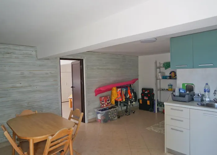 Six Bedroom Luxury With Private Pool In Quiet Residential Area Near Beaches