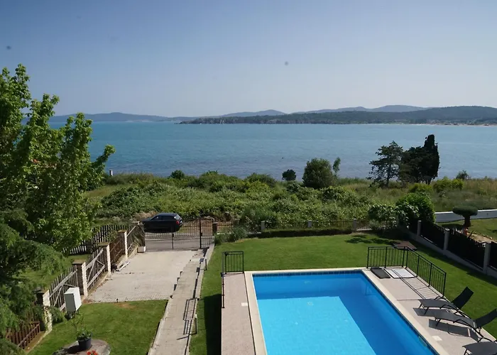 Six Bedroom Luxury With Private Pool In Quiet Residential Area Near Beaches Βίλα *