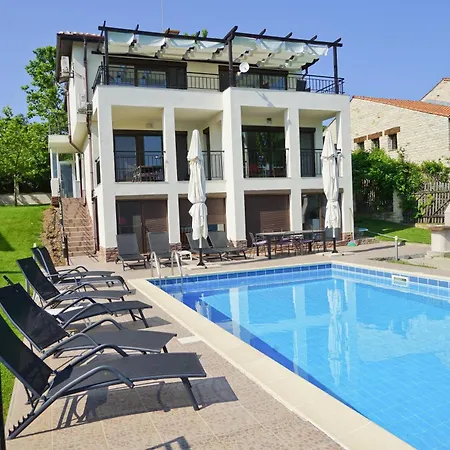 Six Bedroom Luxury With Private Pool In Quiet Residential Area Near Beaches ヴィラ