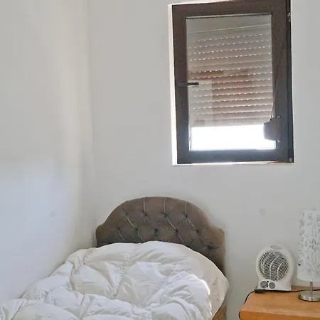 Six Bedroom Luxury With Private Pool In Quiet Residential Area Near Beaches