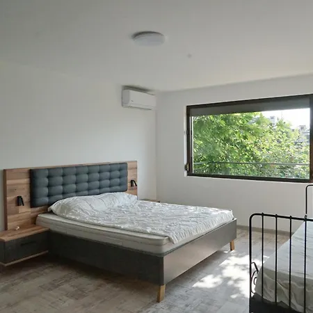 Six Bedroom Luxury With Private Pool In Quiet Residential Area Near Beaches Villa *