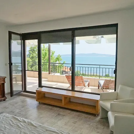 Six Bedroom Luxury With Private Pool In Quiet Residential Area Near Beaches