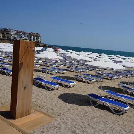 Six Bedroom Luxury With Private Pool In Quiet Residential Area Near Beaches 빌라