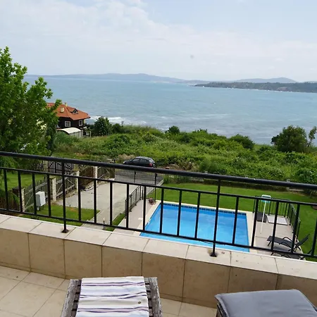 Six Bedroom Luxury With Private Pool In Quiet Residential Area Near Beaches Villa *