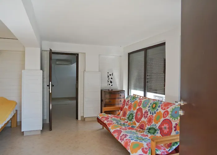 Six Bedroom Luxury With Private Pool In Quiet Residential Area Near Beaches