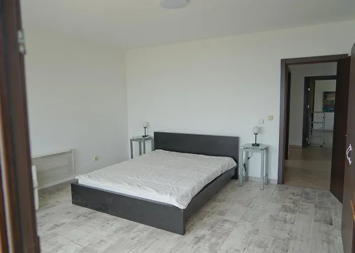 Six Bedroom Luxury With Private Pool In Quiet Residential Area Near Beaches Villa *