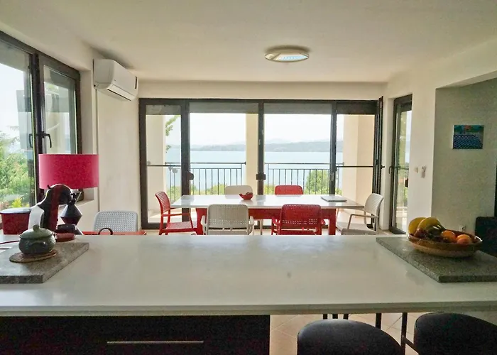 Six Bedroom Luxury With Private Pool In Quiet Residential Area Near Beaches Villa